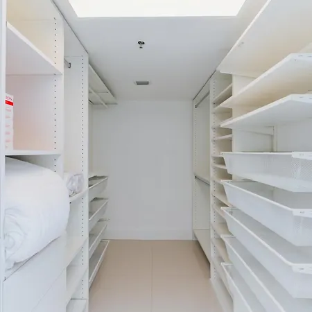 Amazing 2 Bedroom Apt At Brickell, Free Parking
